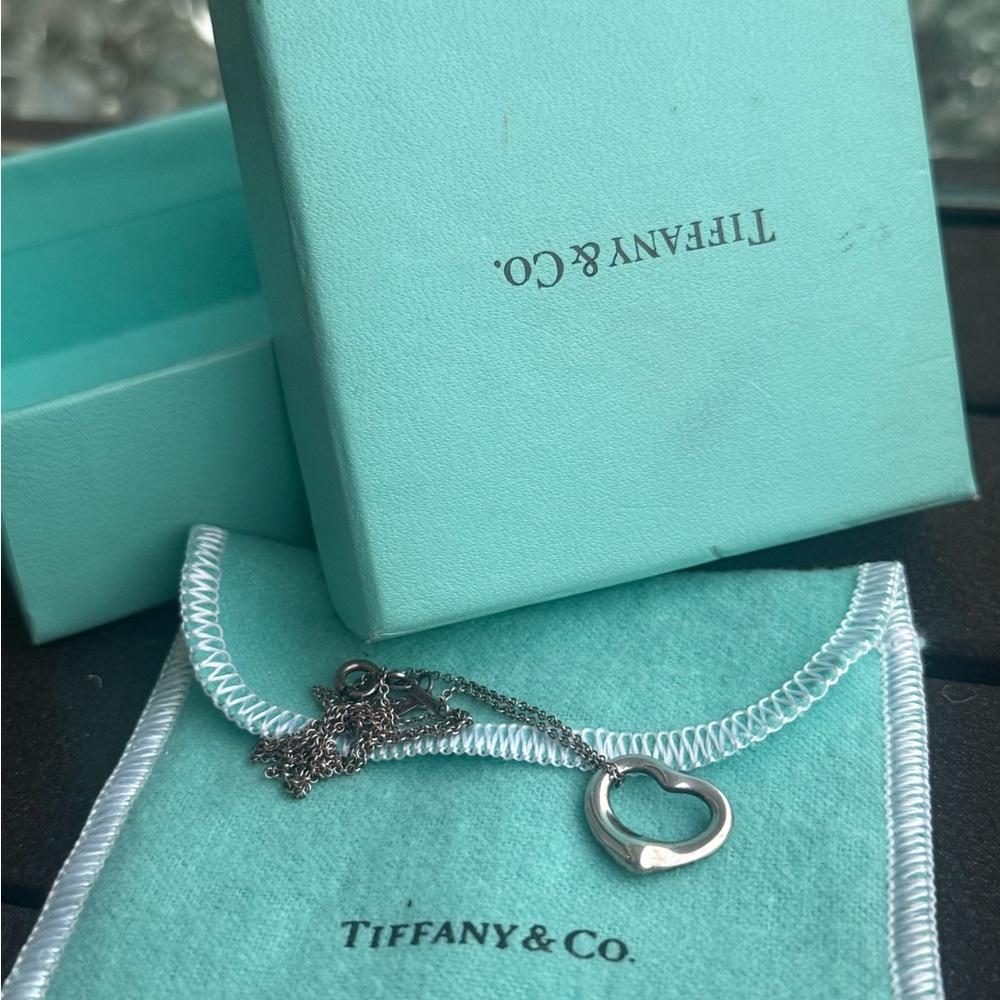 Tiffany & Co. Silver Heart Necklace with original dusty bag and box - Picture 4 of 5